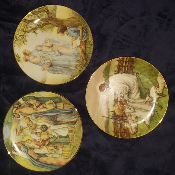 Cicely Barker Plates - Picture 1 of 8